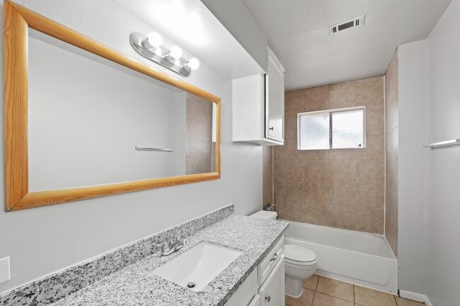 Building Photo - 9623 Rannock Way