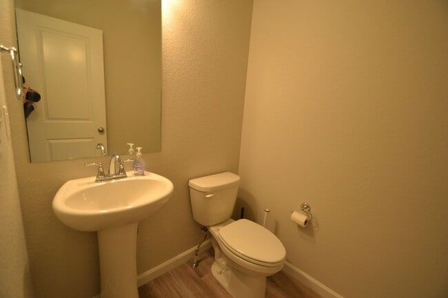 Building Photo - 8719 Shady Ridge Grv