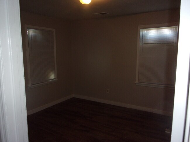 Building Photo - 1290 N McNeil St