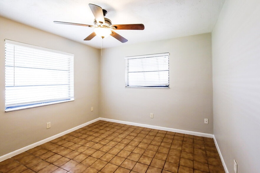 Building Photo - 5525 SW 118th Ave