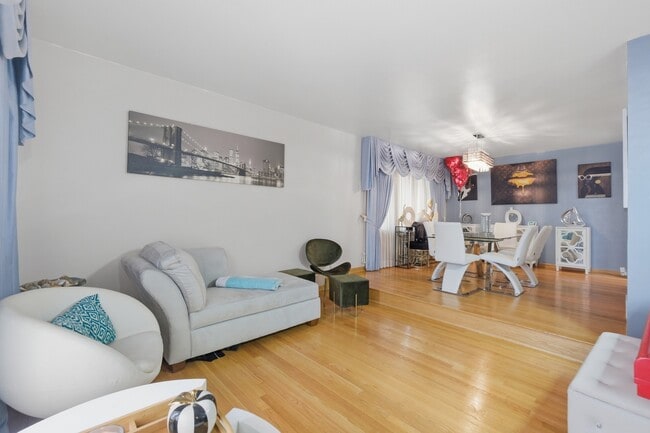 Building Photo - 9728 S Tripp Ave