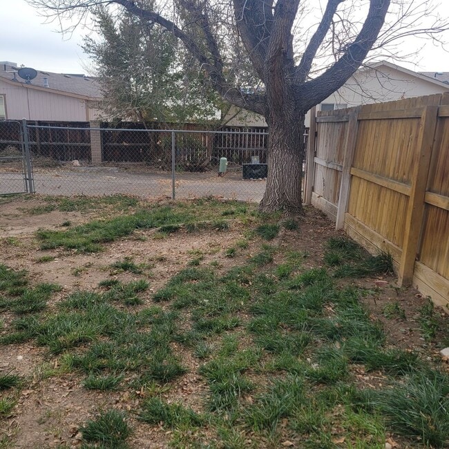 Building Photo - 2 Bed, 1 Bath Condo W/Detached 1 Car Garage & Fenced Yard!!!