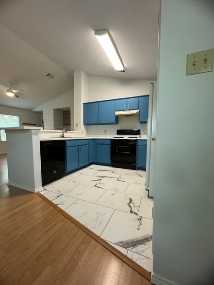 Kitchen - 736 Patchway Ln