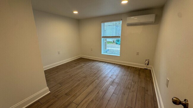 Building Photo - 7423-7429 Hampson - 7423 Basement Left