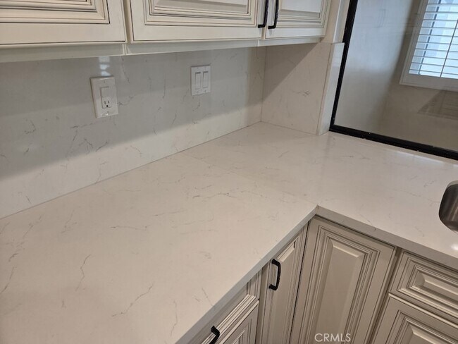 Building Photo - 9 Rock Cliff Pl