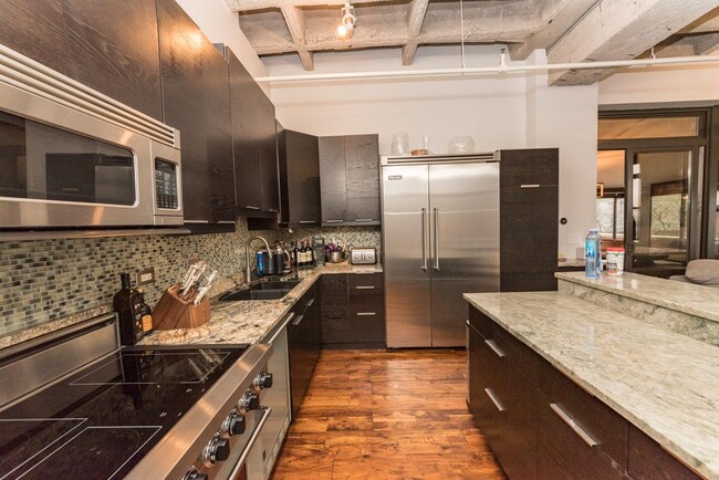 Building Photo - 2 bedroom in Chicago IL 60605
