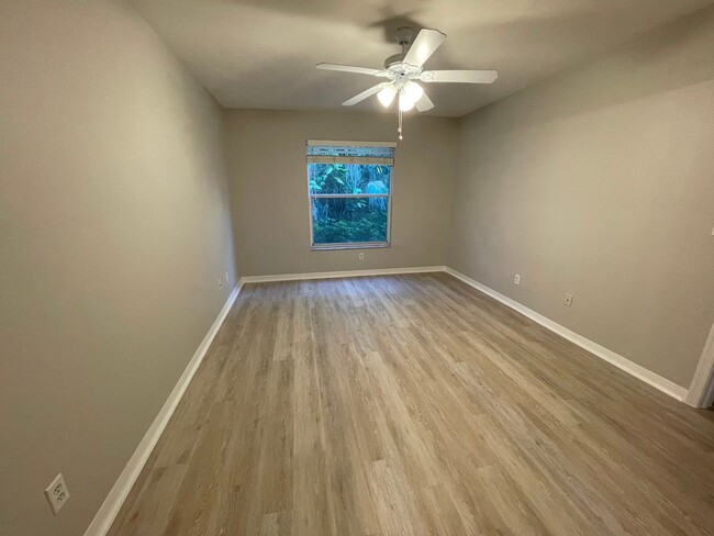 Building Photo - ANNUAL RENTAL - PINE HAVEN-2 BED/2 BATH --...