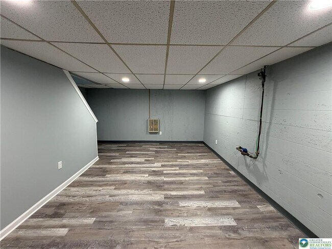 Building Photo - 815 Fernhill Ln