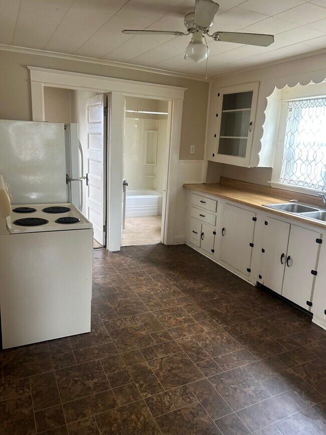 Building Photo - 35 Salem St