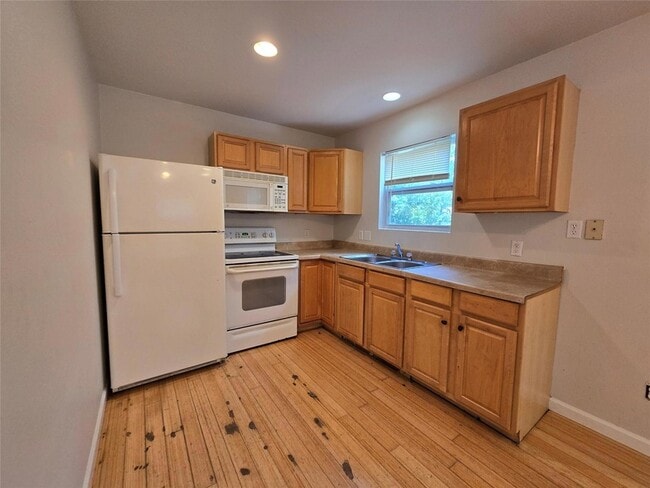 Building Photo - 4516 Russell Dr