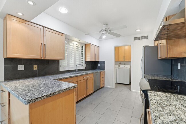 Building Photo - Welcome to this beautiful 4-bedroom, 3-bathroom home in Tempe Arizona!