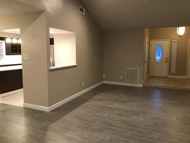Building Photo - 16238 Mill Point Dr