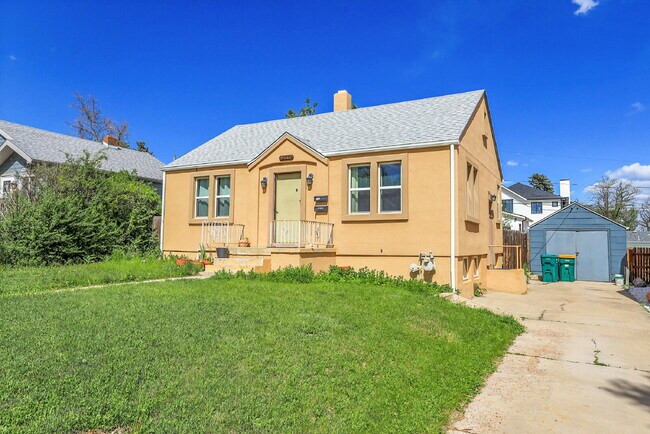 Building Photo - Charming 2-Bedroom Wheat Ridge Bungalow Near Sloan’s Lake - Available Now!