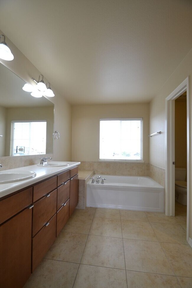 Building Photo - 5079 Farris Creek Ct