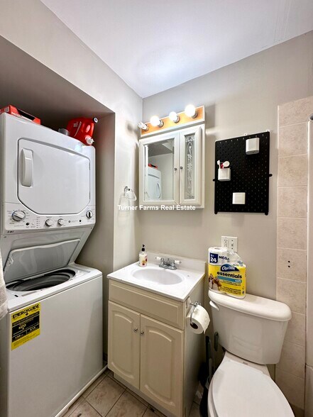 Building Photo - 146 Smith St