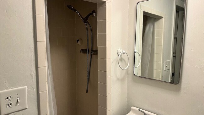 new shower head - 1472 Silverwood Dr