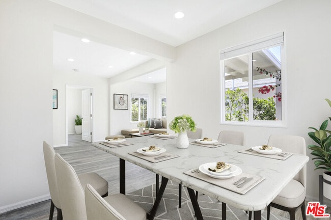 Building Photo - 1722 N Ave 45