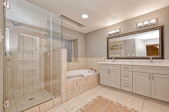 Building Photo - 9831 Orangevale Dr