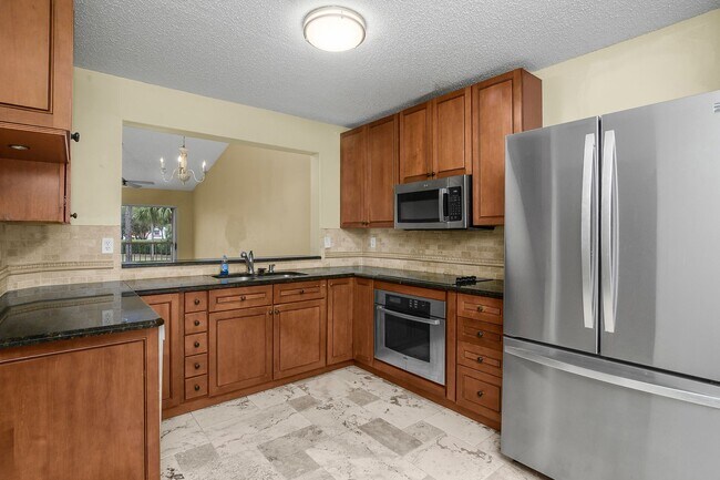 Building Photo - Berkshire Lakes, 2nd Floor, Corner Unit for Annual Lease