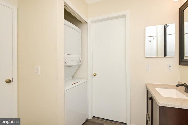 Building Photo - 11 Coral Tree Ct
