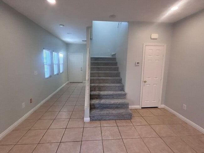 Building Photo - Very Beautiful Townhouse!!!