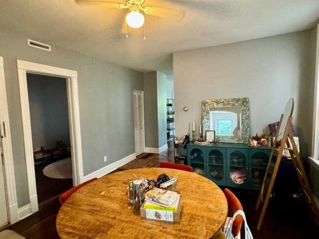 Building Photo - 3 bedroom in Chicago IL 60657