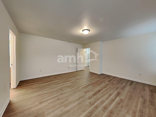 Building Photo - 102 Graphite Dr