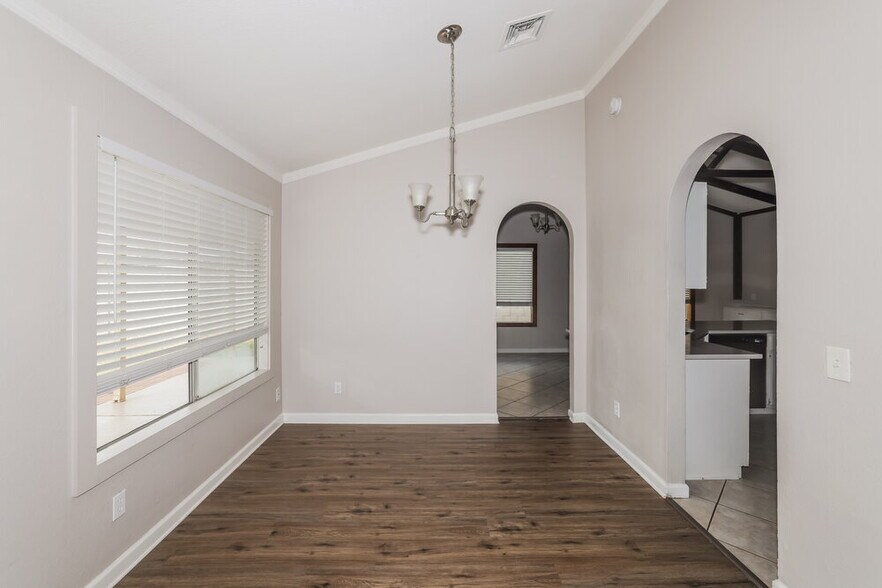 Building Photo - 6528 W Grandview Rd