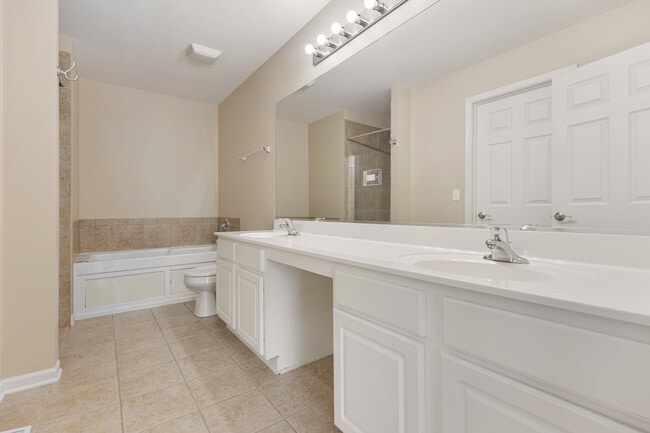 Building Photo - 419 Vaughn Cir