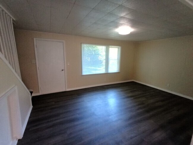 Building Photo - 2263 Delton Ct
