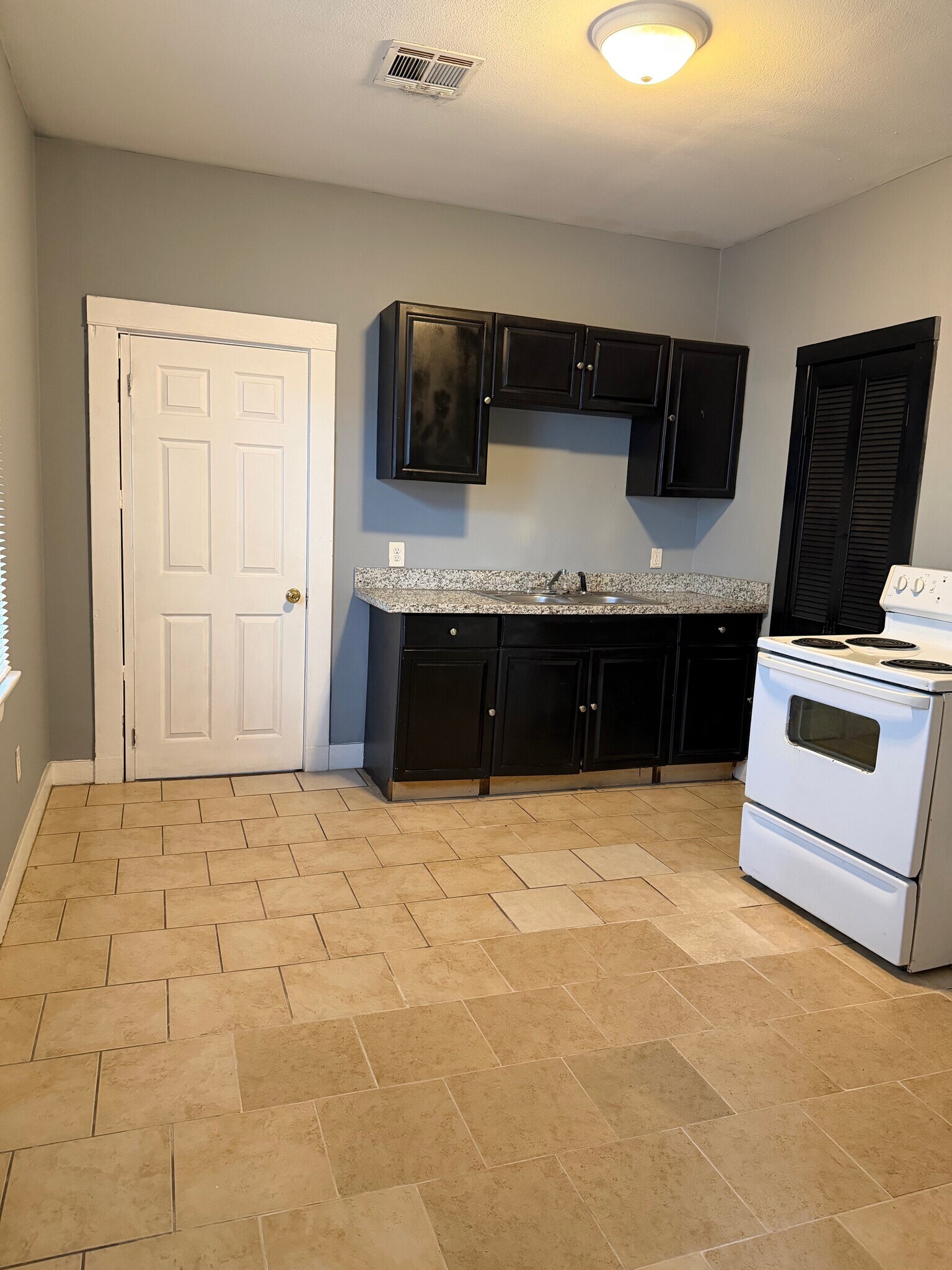 Building Photo - 2454 N Derbigny St