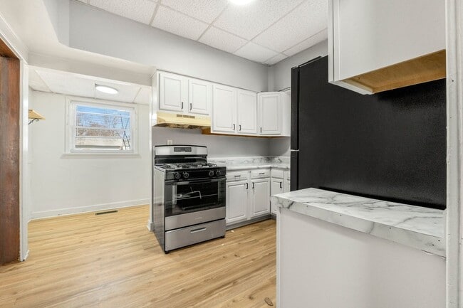 Building Photo - MOVE-IN SPECIAL - NEW LISTING! 4 BEDROOM HOME