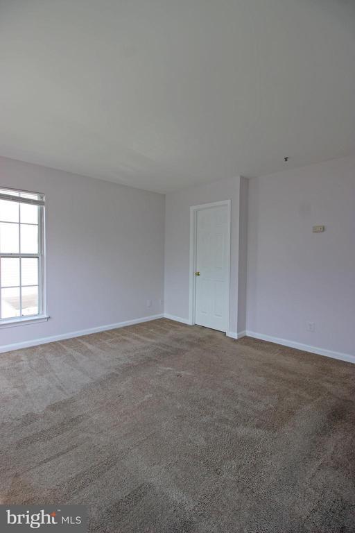 Building Photo - 622 Sprite Way