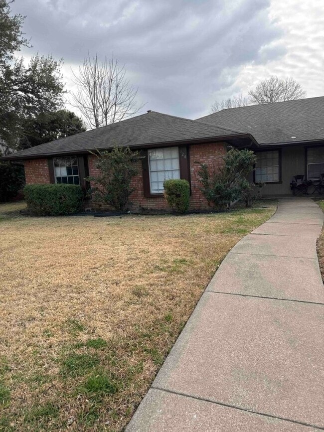 Building Photo - 124 Shadybrook Dr