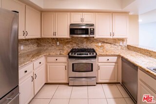 Building Photo - 12011 Goshen Ave