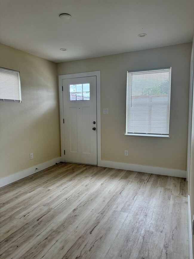 Building Photo - 7316 La Salette St