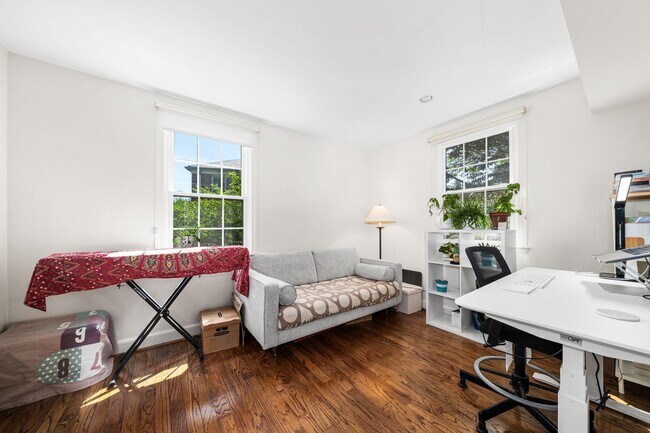 Building Photo - 2720 Ordway St NW
