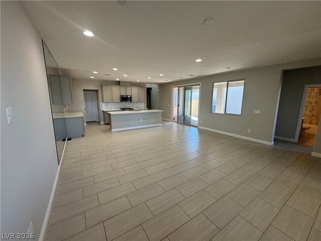 Building Photo - 1051 E Sunset Rd