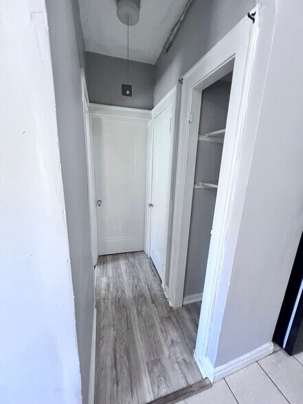 Building Photo - 848 Linn Dr