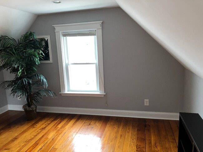 Building Photo - 10 Tolman St