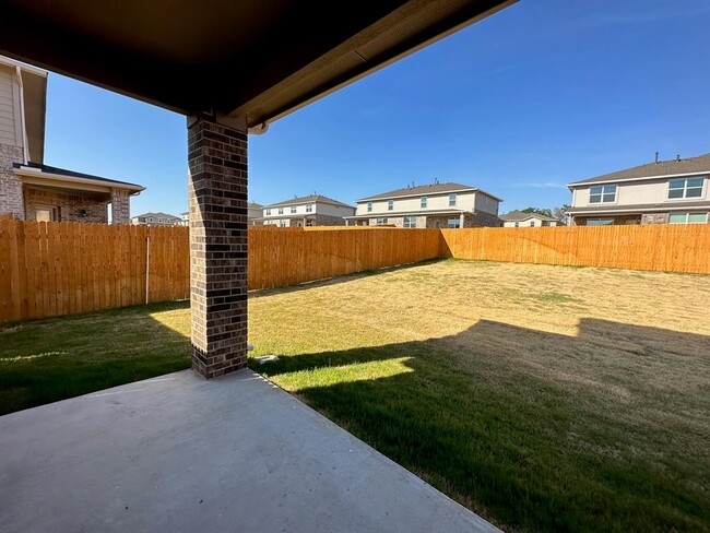Building Photo - 404 Brody Ln
