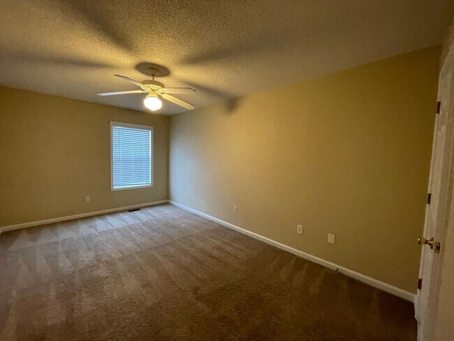 Building Photo - 101 S Spring View Dr