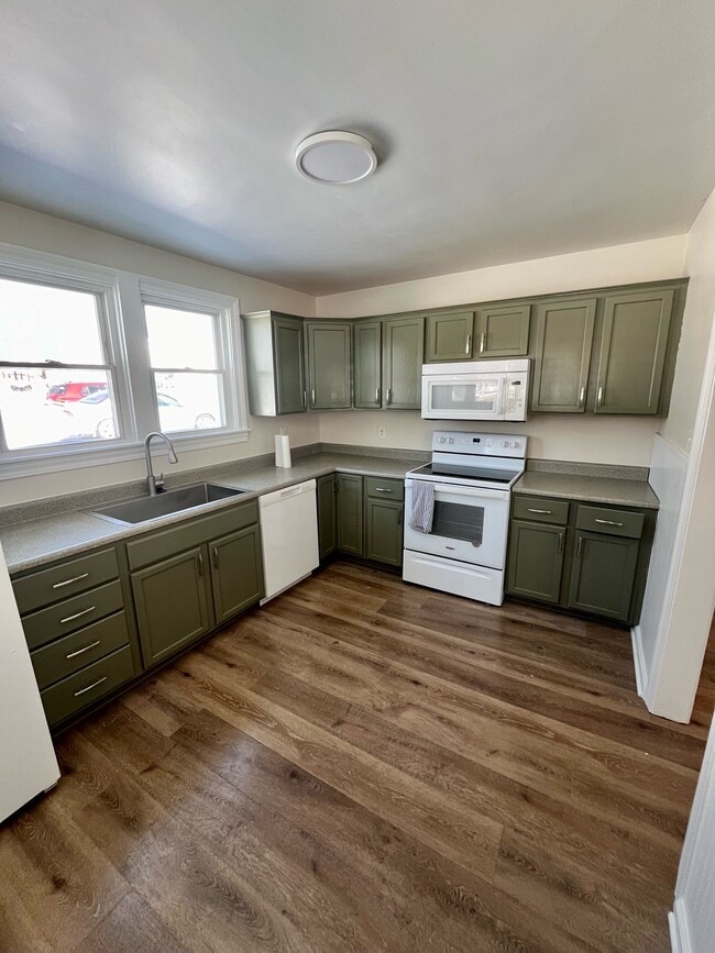 Building Photo - 161 Bosstick Ave