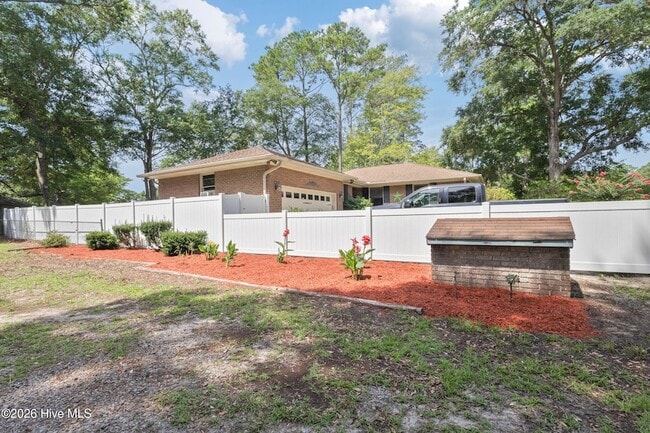 Building Photo - 1070 River Dr SW