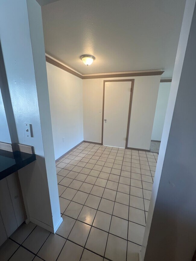 Building Photo - 55th Ave 3+ bedroom with attached oversized 1 car garage