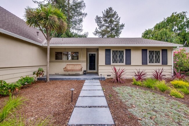 Building Photo - Amazing Midtown Home on a Quiet Cul-de-sac.