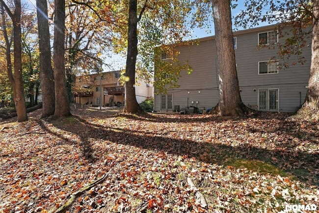 Building Photo - 405 Fairburn Rd SW