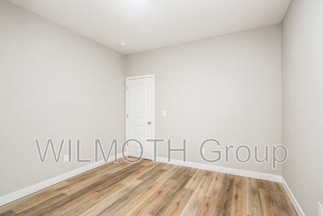 Building Photo - 929 N Beville Ave