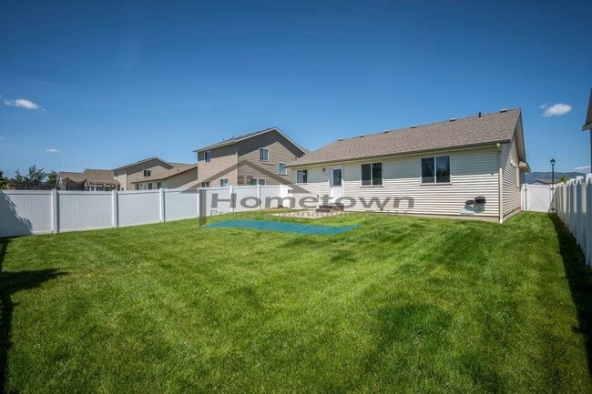 Building Photo - Beautiful Modern Home with 3 Bedrooms and ...