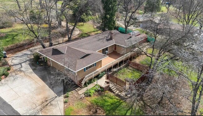 Building Photo - 419 Greenwood Dr